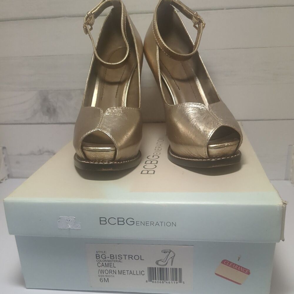 BCBG Bistrol Camel Metallic Platform Open Toe Pump - size 6